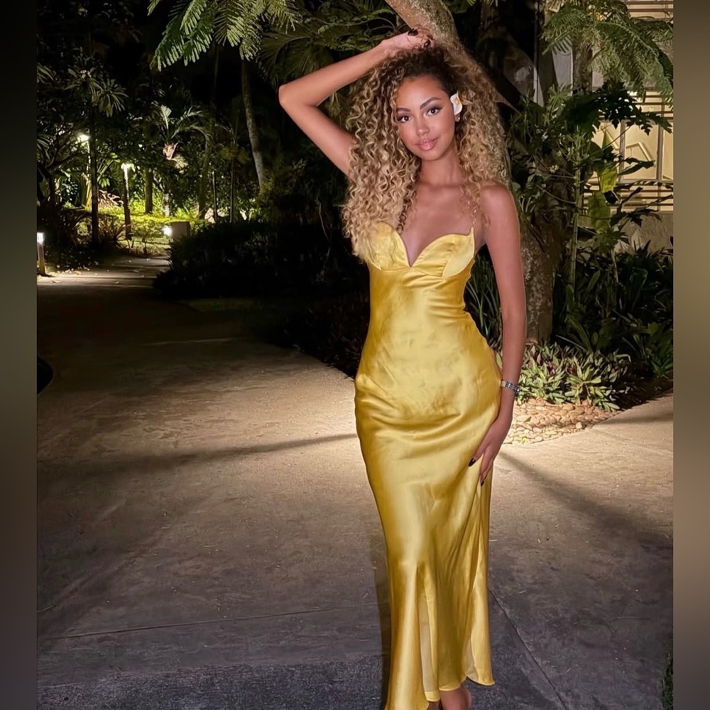 Zara NWT Sexy Yellow Satin Maxi Dress- Sweetheart Neckline & Thin Straps (Small)